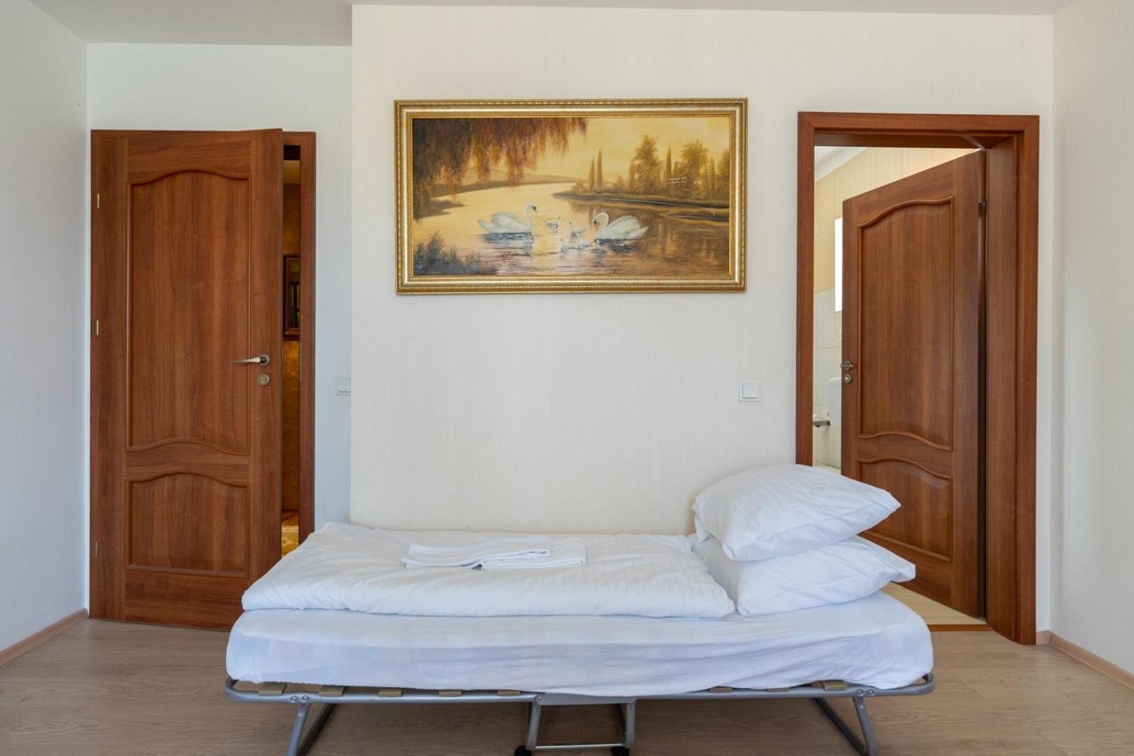 Faraway Aparthotel Near Vienna Airport With Anytime Self Check In Bruck an der Leitha Room photo